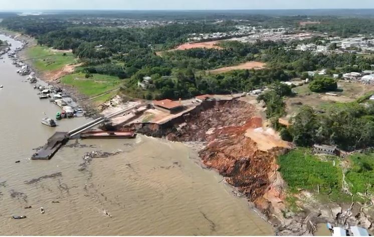 Cratera toma lugar onde ficava porto em Manacapuru após desabamento no AM | Reprodução