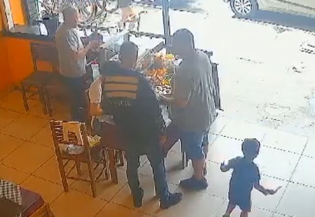 Criança de 2 anos sai correndo de restaurante e morre atropelada no Guarujá (SP). Foto: Reprodução