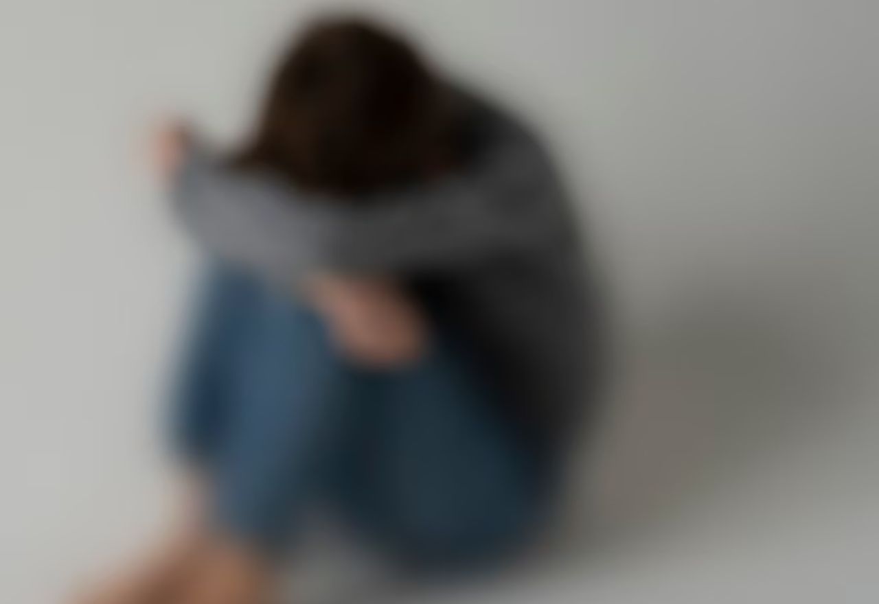 Segundo o inquérito, na segunda-feira (20), as crianças foram atraídas para a casa de um dos suspeitos | Freepik