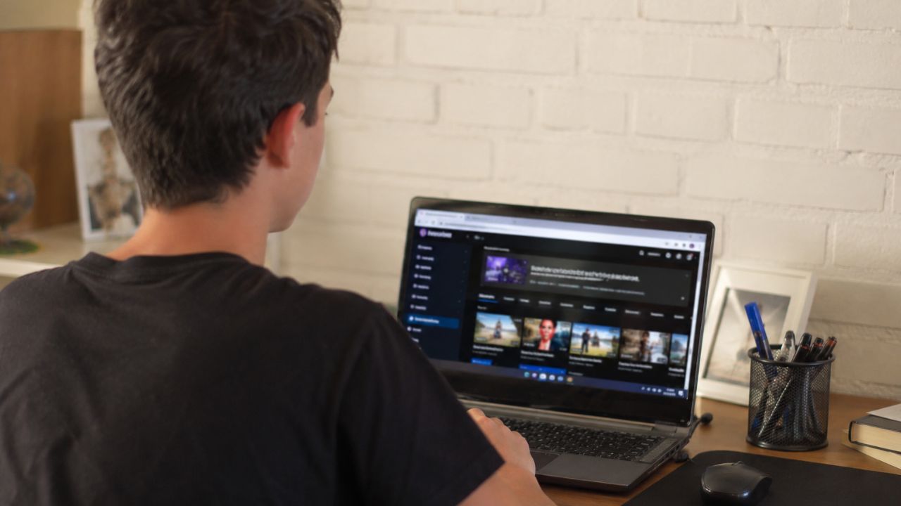 Crimes sexuais contra crianças avançam na internet Crimes sexuais contra crianças avançam na internet