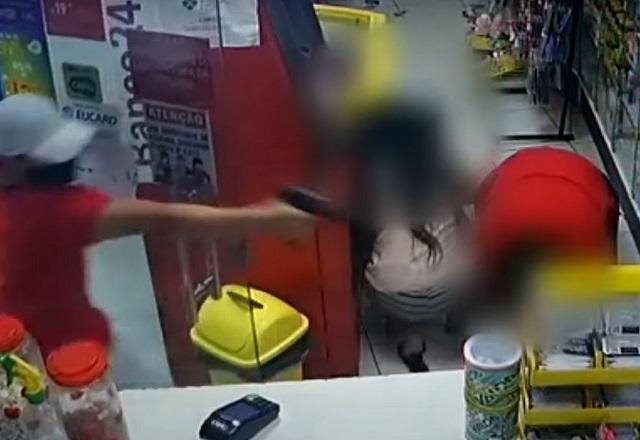 Criminoso atira em vítima dentro de farmácia em Manaus (AM)