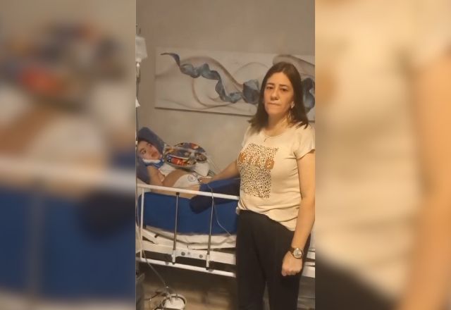 Lorenzo ao lado da mãe Cristiane, que luta pelo convênio de seu filho | Reprodução/Instagram