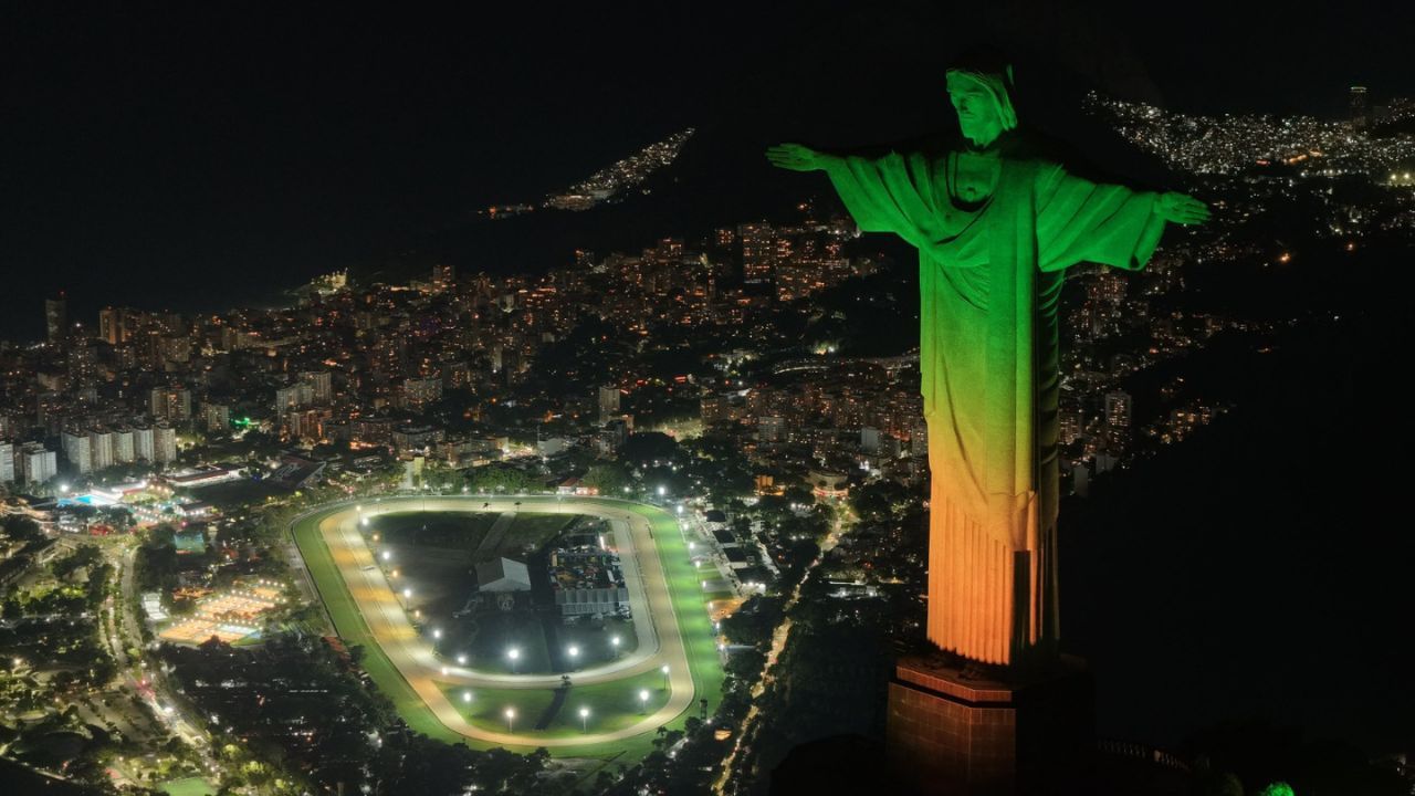Cristo fica verde e amarelo a um ano da Copa Feminina Cristo fica verde e amarelo a um ano da Copa Feminina