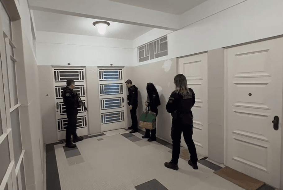 Cumprimento de mandado na operação Crédito Corrompido, da PCDF | Divulgação/Polícia Civil do DF