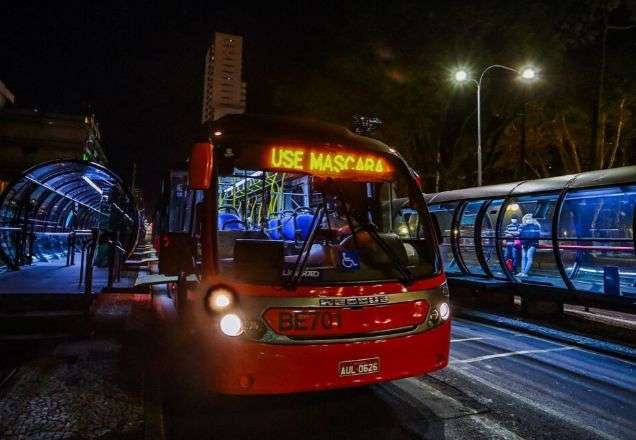 Curitiba vê aumento no número de casos e decide adotar restrições Curitiba vê aumento no número de casos e decide adotar restrições