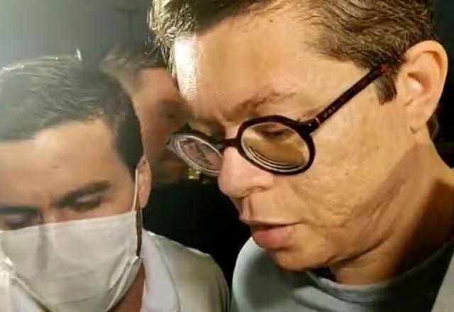 DJ Ivis chega à delegacia