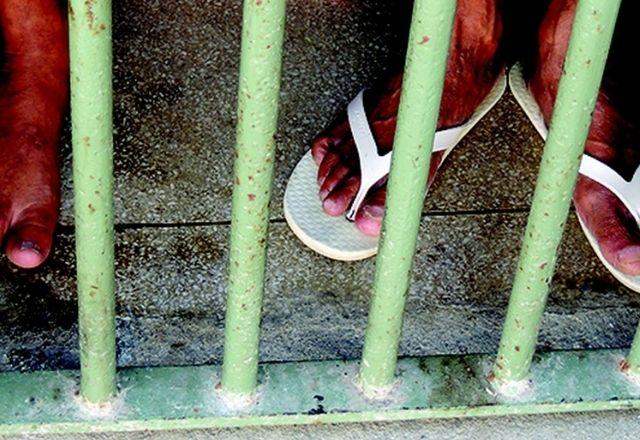 Justiça de SP suspende vacinação prioritária para presos Justiça de SP suspende vacinação prioritária para presos