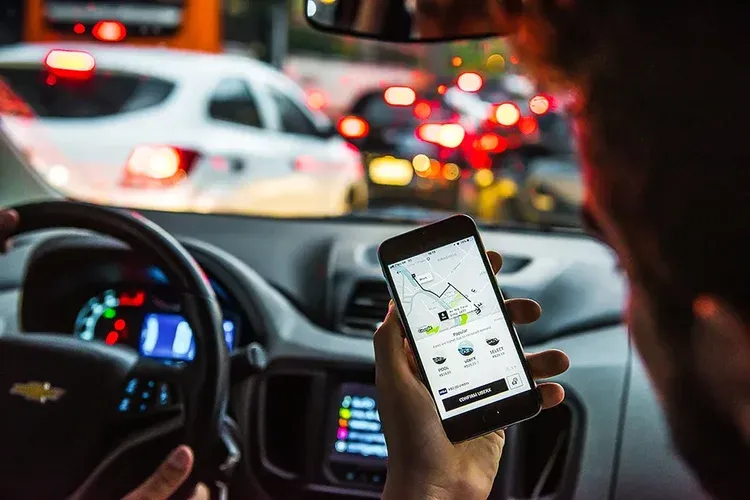 Transporte por aplicativo: usuários reclamaram sobre aumento nos preços das tarifas em dezembro (Germano Lüders/Exame)
