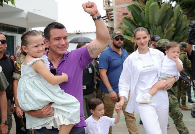 Daniel Noboa é reeleito presidente do Equador com 55,8% dos votos 