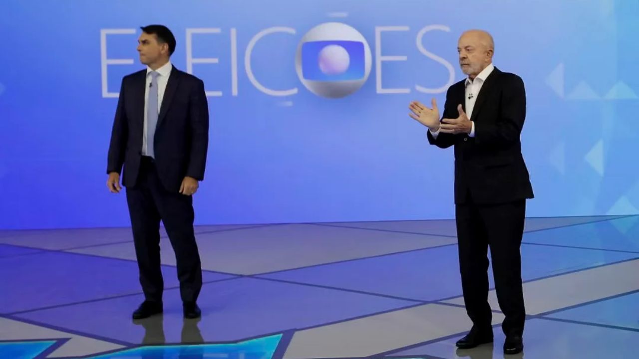 Flávio ironiza Lula em debate: 'Quem governa é o Google?'