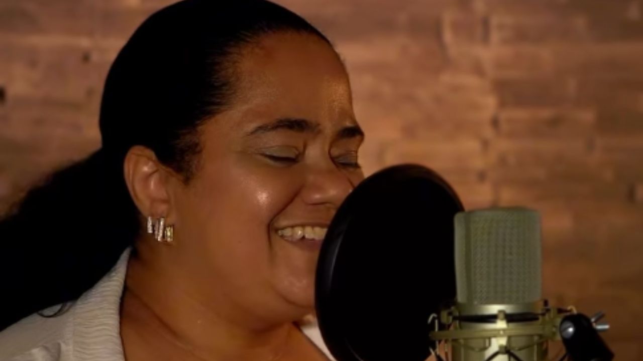 Morre cantora Débora Cruz, sobrinha de Arlindo, aos 45 anos Morre cantora Débora Cruz, sobrinha de Arlindo, aos 45 anos