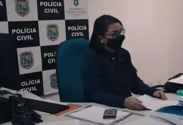 Delegada Ana Paula Barroso, no ambiente de trabalho. Ela foi impedida de entrar em loja de shopping no CE