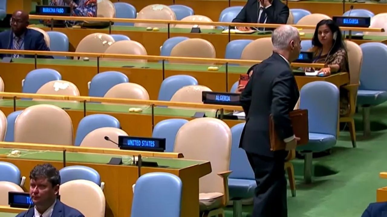 Delegado dos Estados Unidos deixa plenário da Assembleia Geral da ONU durante fala do presidente iraniano | Reprodução/Reuters