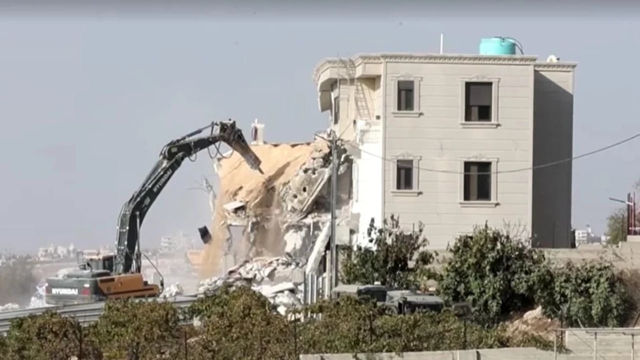 Militares israelenses retiram 1,2 mil palestinos de casas