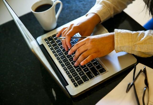 Denúncias  relacionadas a assédio e discriminação no trabalho aumentaram em um ano.