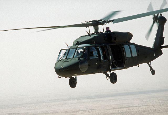 Tripulantes pilotavam dois helicópteros HH60 Blackhawk durante uma missão de treinamento de rotina quando ocorreu o incidente | Divulgação/Department of Defense
