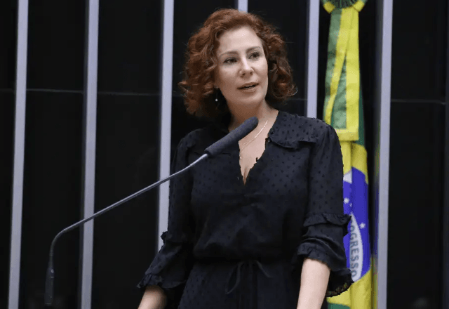 Deputada licenciada Carla Zambelli (PL-SP) está na lista vermelha da Interpol e é considerada foragida da Justiça | Divulgação/Michel Jesus/Câmara dos Deputados