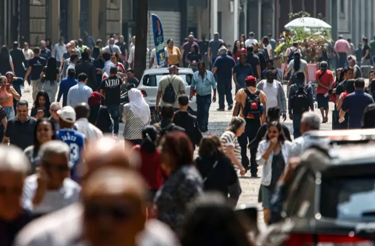 Desigualdade no Emprego: Taxa de Desemprego Entre Pretos é 55% Maior que Entre Brancos, Revela IBGE