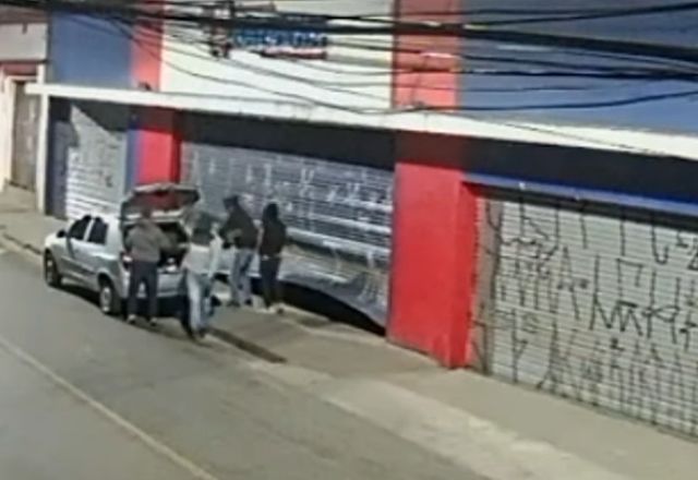 Quadrilha invade mercado na zona sul de SP e tenta roubar balanças de precisão