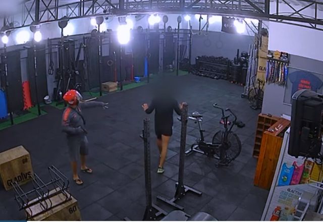 Vídeo: Personal trainer é assaltado dentro de academia na zona norte do Rio 
