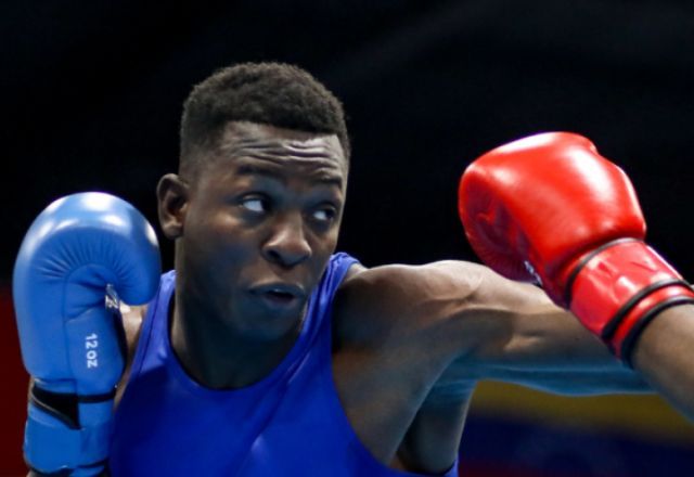 Brasileiro Keno Marley vence na estreia do boxe e avança para as quartas em Paris 