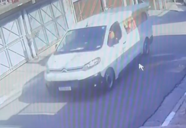 Menino de 3 anos morre atropelado por motorista de van