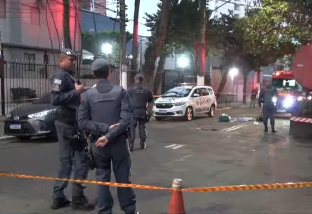 Homem esfaqueia testemunha de roubo achando que era o ladrão