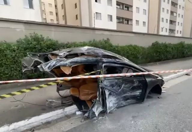 Carro é partido ao meio em acidente e jovem de 21 anos morre