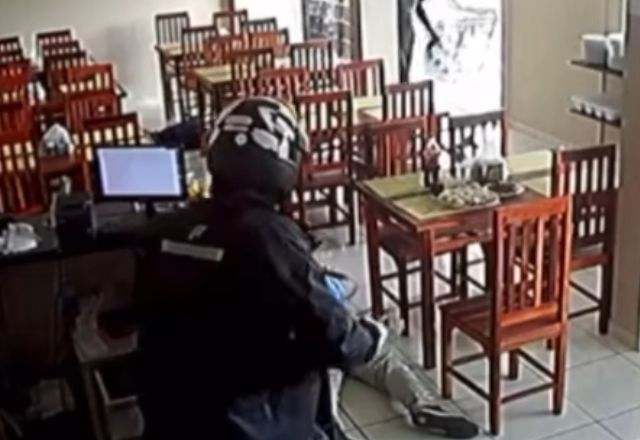 Vídeo: funcionários e clientes de restaurante são vítimas de arrastão 
