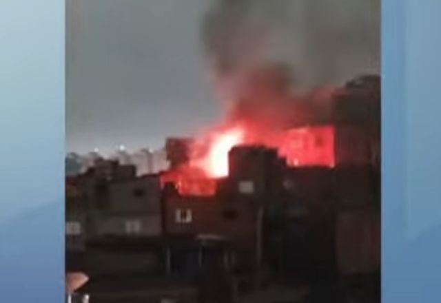 Apagão em SP: Sem luz, casa pega fogo após morador usar vela