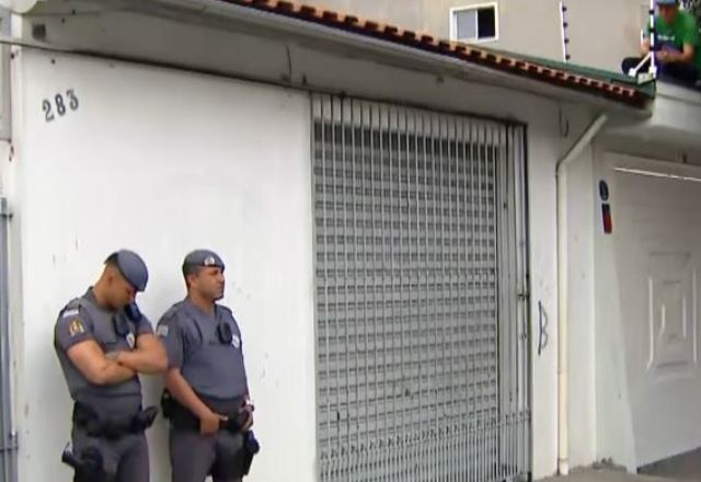 Criminosos invadem casa para assaltar, agridem casal e idoso morre 