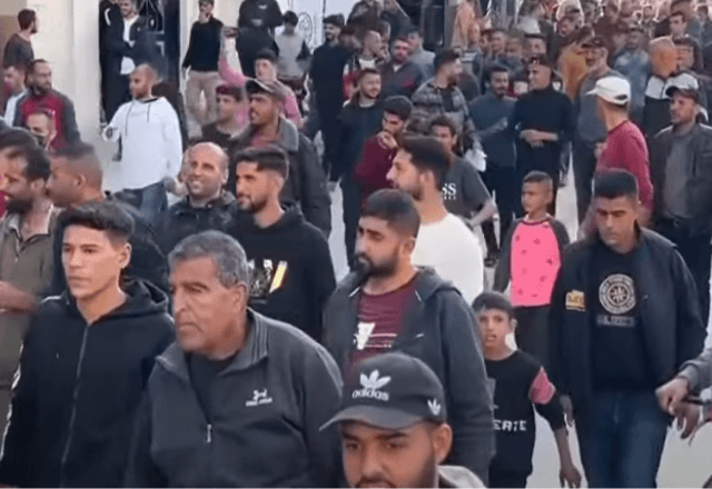 Palestinos protestam contra Hamas e pedem fim da guerra em Gaza