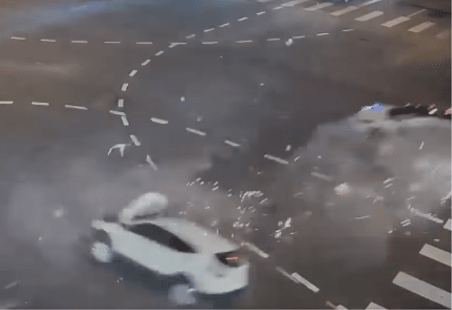 Acidente tesla - Reprodução