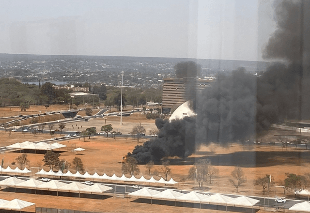 Suspeito é detido por atear fogo em Banheiros químicos em Brasília - Reprodução