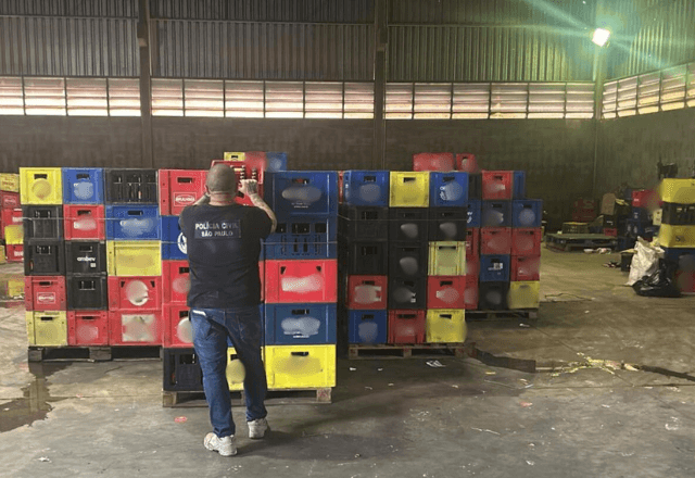 Operação mira fábrica de cerveja falsificada em SP; 9 são presos