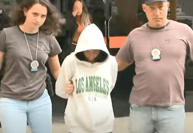 Suspeita saiu da delegacia direto para o presídio nesta quarta (5) | Reprodução/SBT Rio