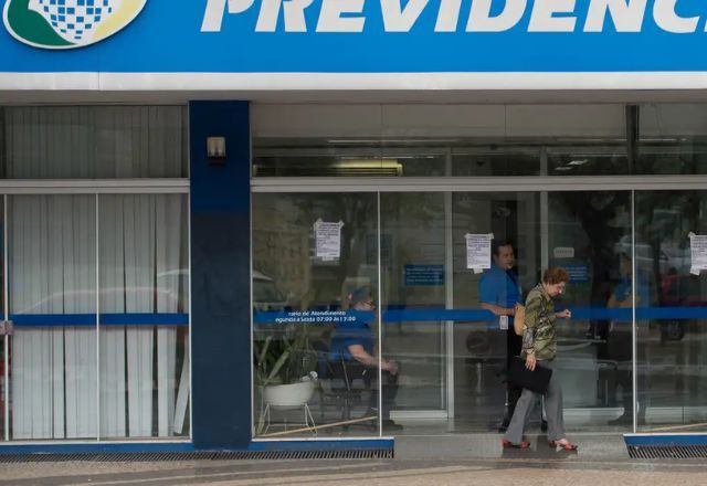 Ministro do TCU pede explicações sobre devolução de valores descontados de aposentados e pensionistas do INSS