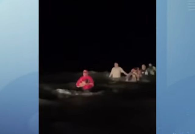 Canoa com 11 colombianos naufraga em praia do Maranhão 