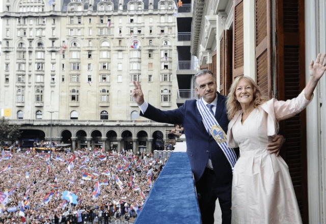 Yamandú Orsi assume presidência do Uruguai e marca retorno da esquerda ao poder