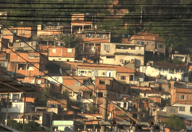 Policiais militares chegaram na comunidade nesta manhã (7) | Reprodução