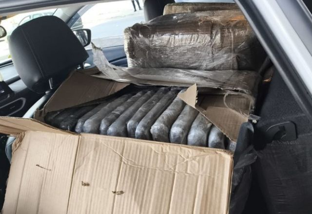 Homem é preso em flagrante com 640 kg de cocaína dentro de táxi em São Paulo | Divulgação/Polícia Federal