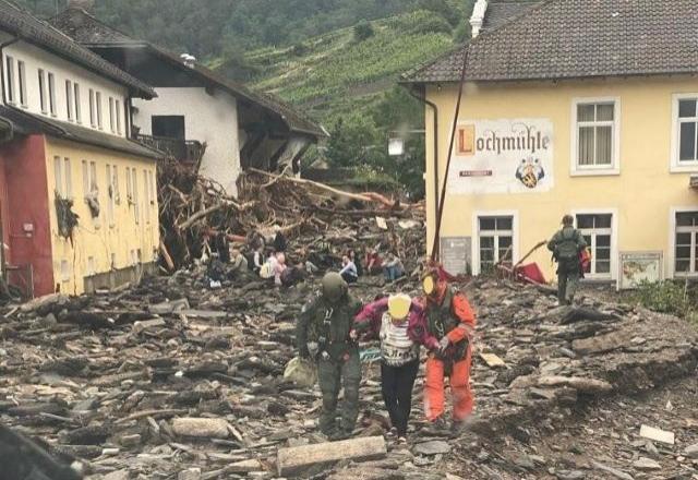 Destruição causada por inundação na Alemanha