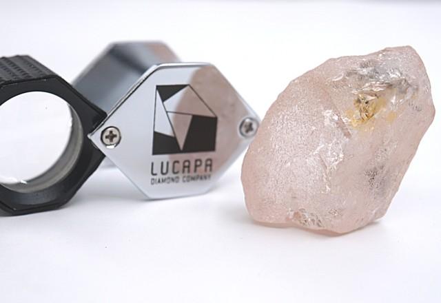 Diamante rosa encontrado em mina na Angola