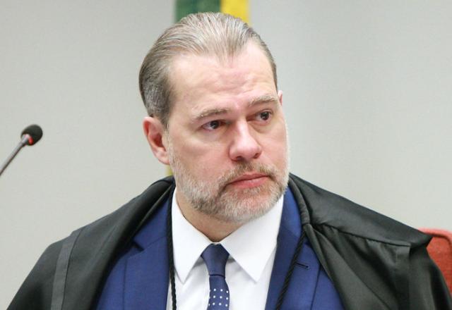 Toffoli derruba decisão do TCU e libera quase R$ 1 bilhão em benefícios a juízes federais Toffoli derruba decisão do TCU e libera quase R$ 1 bilhão em benefícios a juízes federais