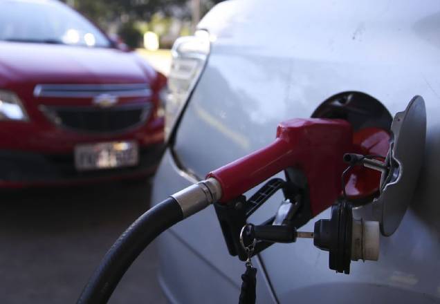 Governo decreta subsídio de R$ 0,44 por litro da gasolina