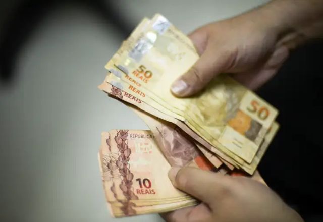 Datafolha: 68% de endividados acreditam que vão se beneficiar com o Desenrola 2 Datafolha: 68% de endividados acreditam que vão se beneficiar com o Desenrola 2