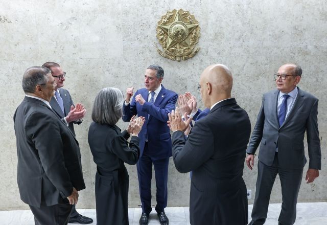Dino, Zanin, Cármen Lúcia, Moraes e Mendes conversam com Barroso no Supremo | Divulgação/Antonio Augusto/STF