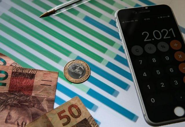 Dívida por cartão de crédito chegou a 88,5% do total de famílias endividadas | Agência Brasil