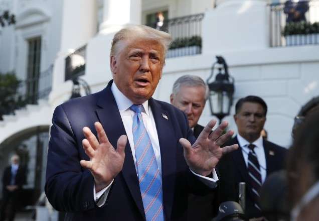 Donald Trump sugere o adiamento das eleições presidenciais dos EUA Donald Trump sugere o adiamento das eleições presidenciais dos EUA