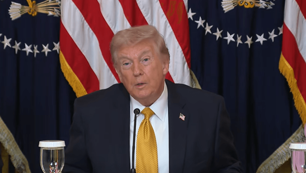 Trump diz que EUA destruíram 30 navios do Irã no Estreito de Ormuz e volta a pressionar aliados Trump diz que EUA destruíram 30 navios do Irã no Estreito de Ormuz e volta a pressionar aliados